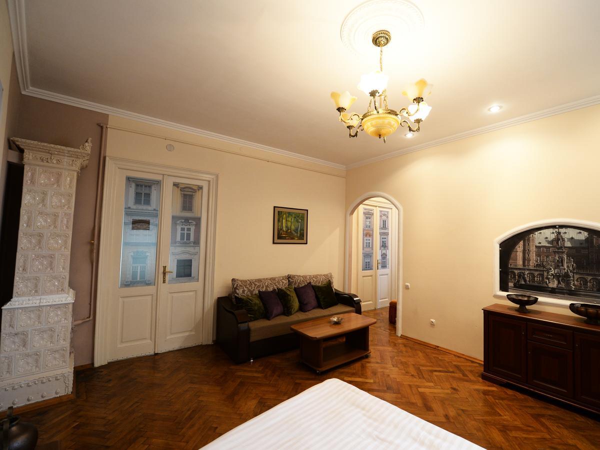 The Historical Family Nest In City Centre Lviv Exterior photo