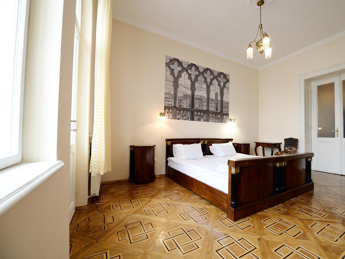 The Historical Family Nest In City Centre Lviv Exterior photo