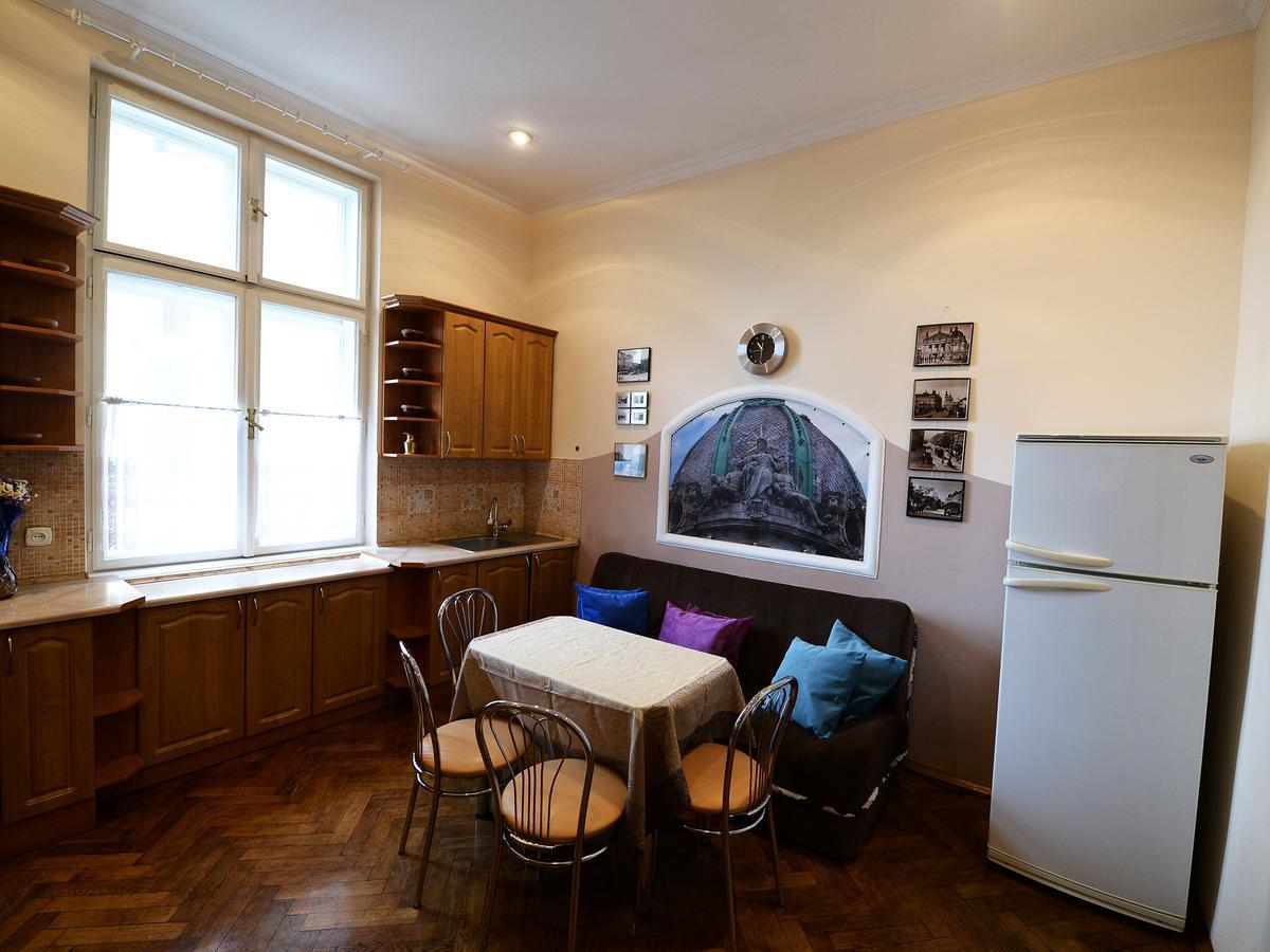 The Historical Family Nest In City Centre Lviv Exterior photo