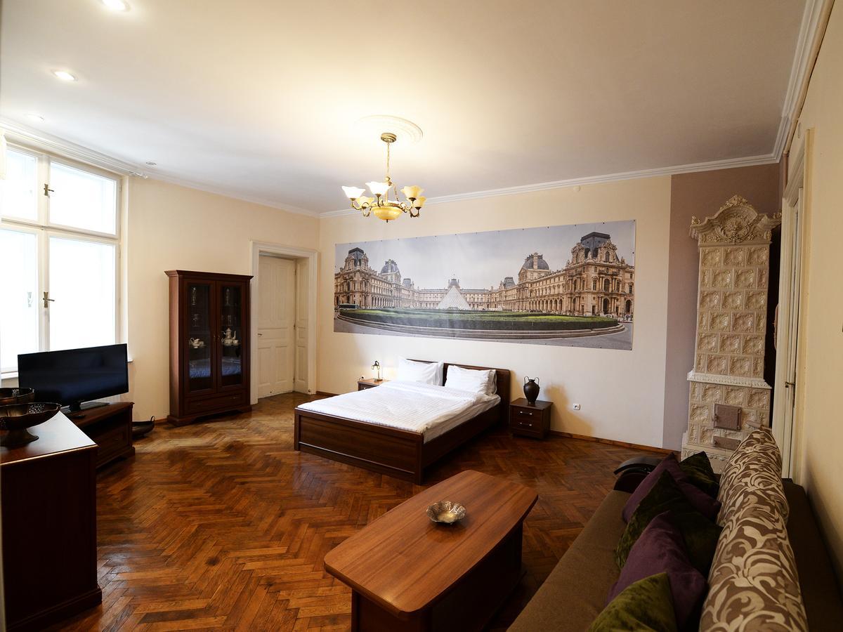 The Historical Family Nest In City Centre Lviv Exterior photo